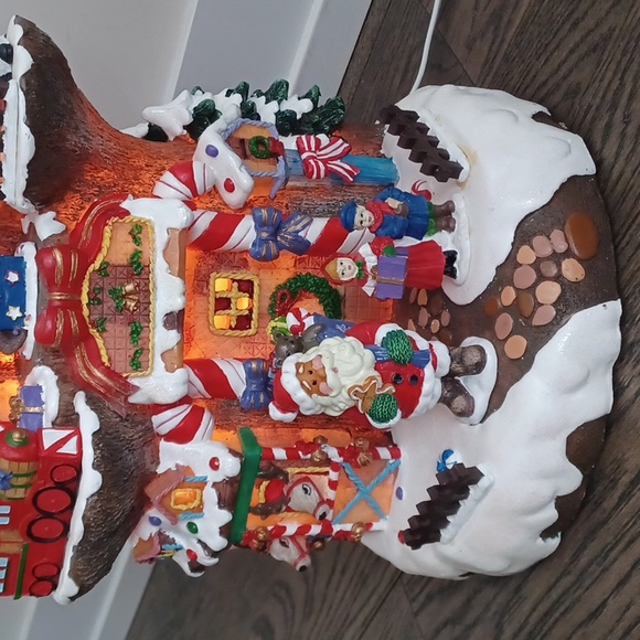 Lighted Santa Workshop Three-Story Tree House Christmas Village - Picture 8 of 17